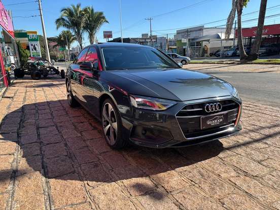AUDI-A4-2021