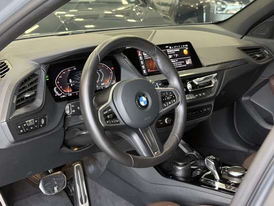 BMW-118i-2023