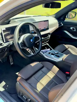 BMW-320i-2025