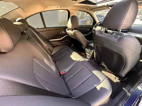 BMW-320i-2024