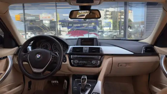 BMW-320i-2016