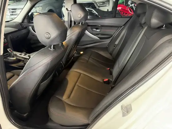BMW-320i-2018