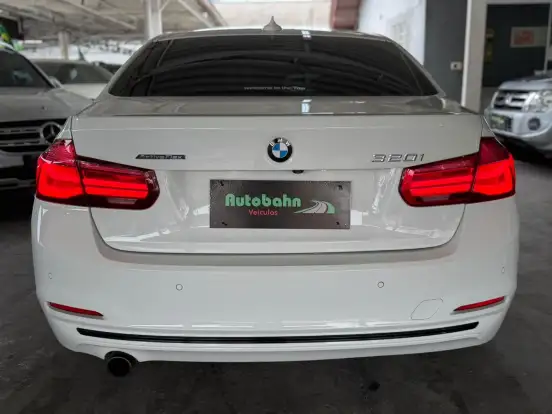 BMW-320i-2018