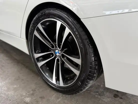 BMW-320i-2018
