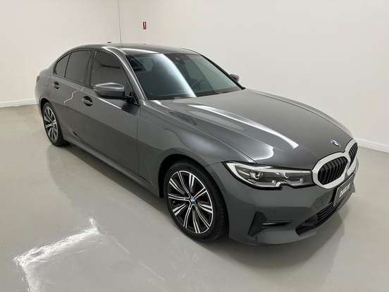BMW-320i-2022