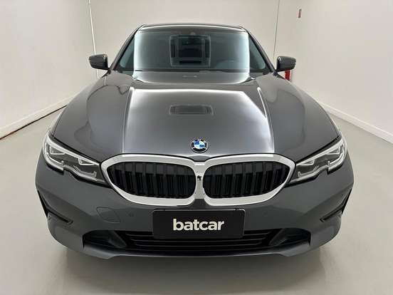 BMW-320i-2022