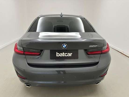 BMW-320i-2022