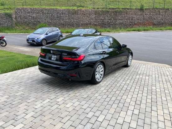 BMW-320i-2021