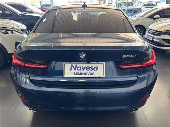 BMW-320i-2021