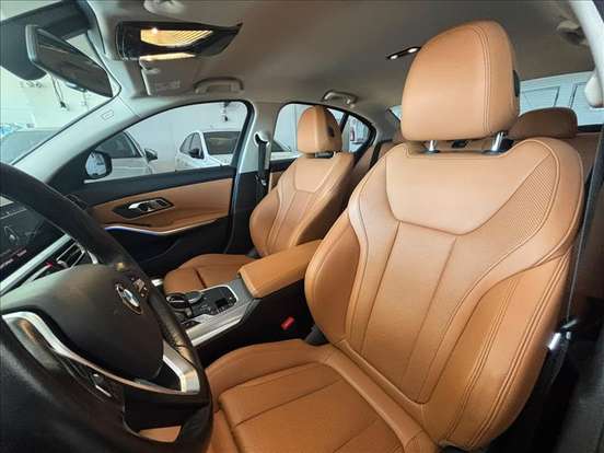 BMW-320i-2021