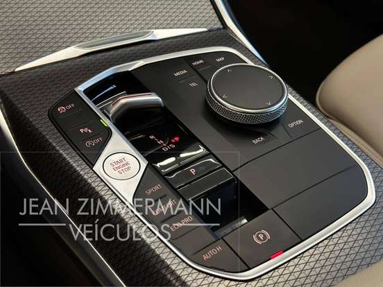 BMW-320i-2023