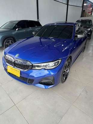 BMW-320i-2022