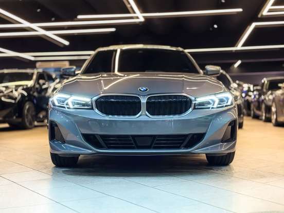 BMW-320i-2023