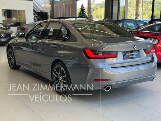 BMW-320i-2023