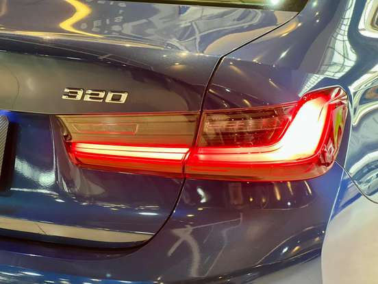 BMW-320i-2020