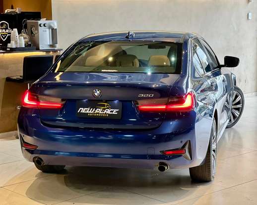 BMW-320i-2020
