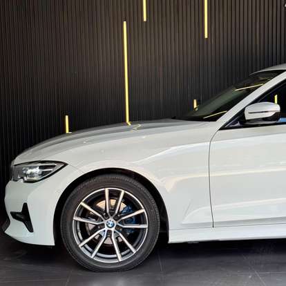 BMW-320i-2020