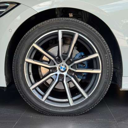 BMW-320i-2020