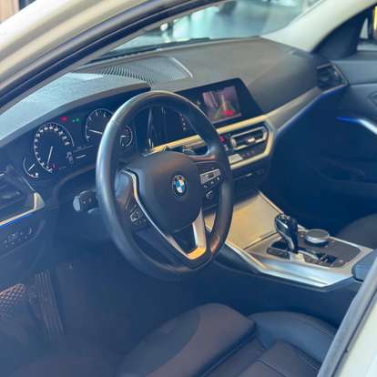 BMW-320i-2020