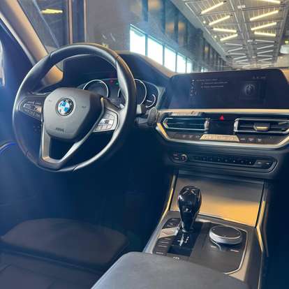 BMW-320i-2020