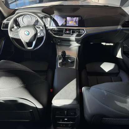 BMW-320i-2020