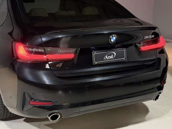 BMW-320i-2021