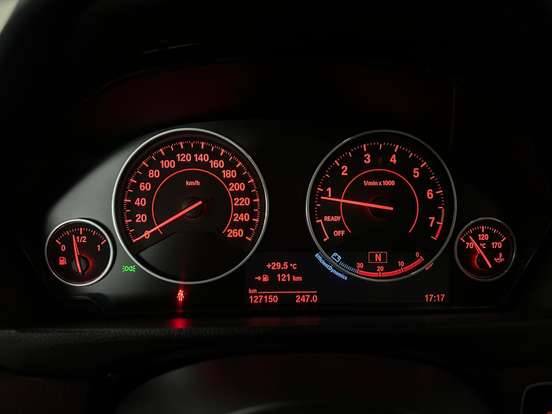 BMW-320i-2017