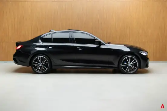 BMW-330e-2021