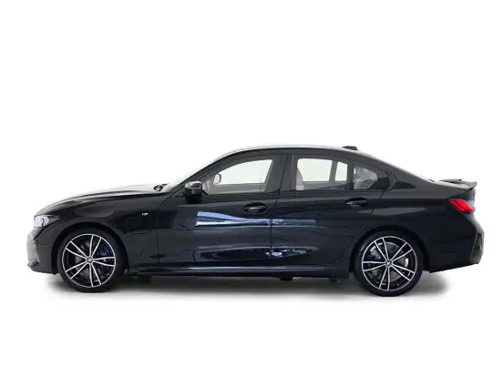 BMW-330e-2023