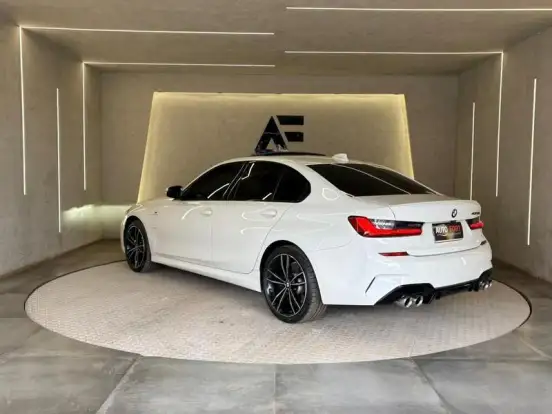 BMW-330e-2020