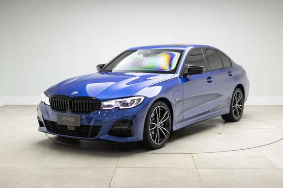 BMW-330e-2021