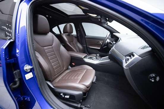 BMW-330e-2021