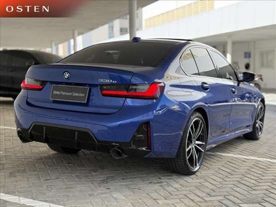 BMW-330e-2023