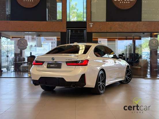 BMW-330e-2022