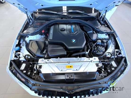 BMW-330e-2022