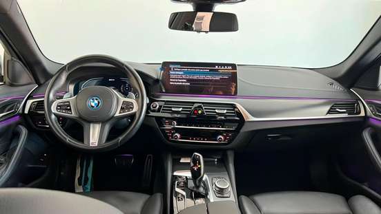 BMW-530e-2022