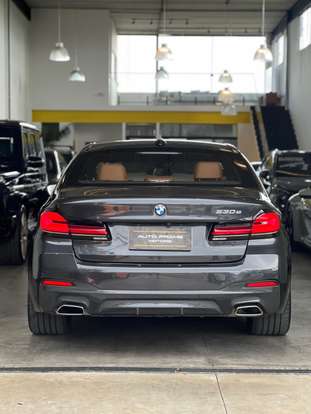 BMW-530e-2021