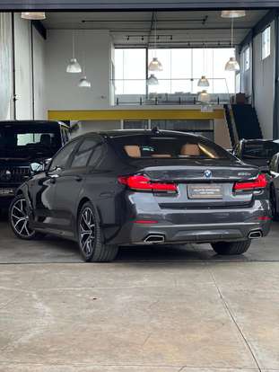 BMW-530e-2021