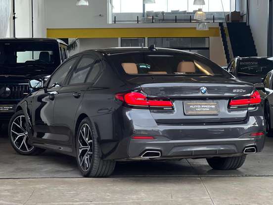 BMW-530e-2.0 16V TWINPOWER HÍBRIDO M SPORT AUTOMÁTICO BMW-530e-2021