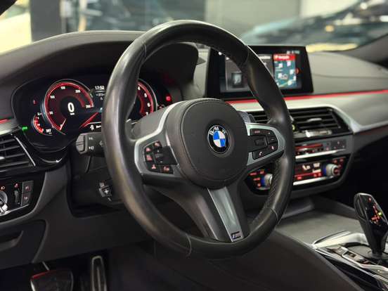 BMW-540i-2018