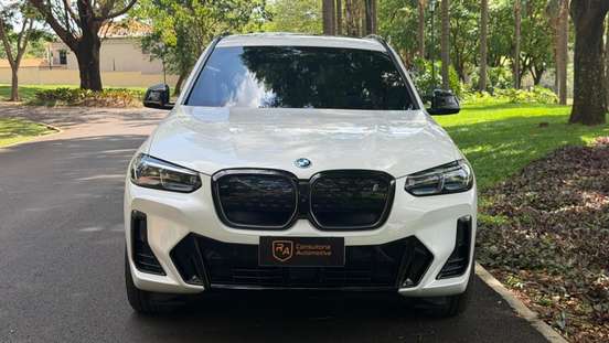 BMW-iX3-2023