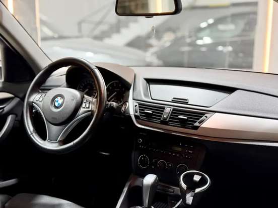 BMW-X1-2011