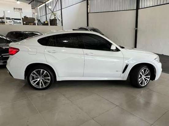 BMW-X6-4.4 50I 4X4 COUPÉ 8 CILINDROS 32V BI-TURBO GASOLINA 4P AUTOMÁTICO BMW-X6-2014