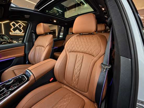BMW-X7-4.4 V8 GASOLINA M60i STEPTRONIC BMW-X7-2023