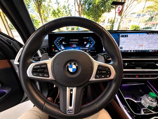 BMW-X7-2023
