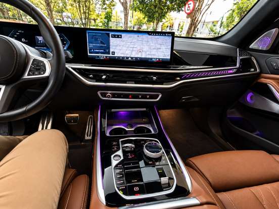 BMW-X7-2023