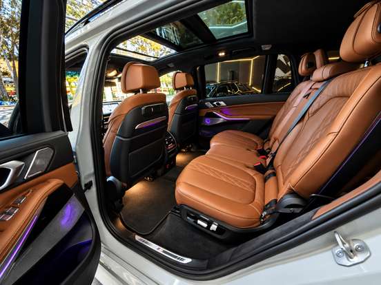 BMW-X7-2023