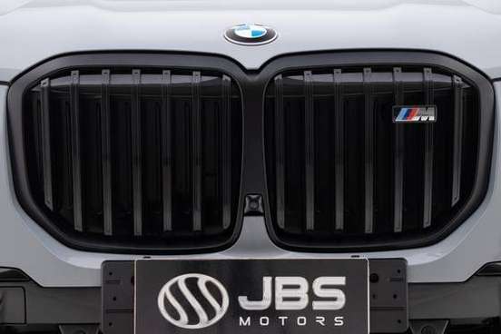 BMW-X7-2024