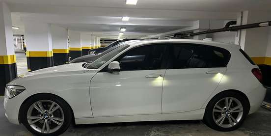 BMW-118i-2012