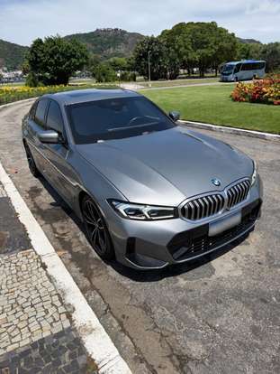 BMW-320i-2022